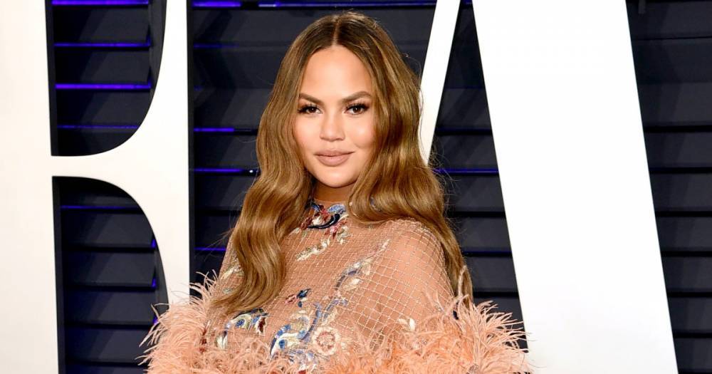 Chrissy Teigen Claps Back at Twitter User Who Claims She Stole Her Banana Bread Recipe - www.usmagazine.com