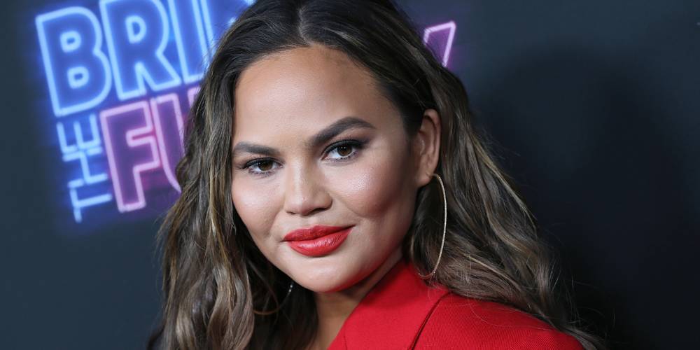 Chrissy Teigen Claps Back at Twitter User Claiming She Stole Her Banana Bread Recipe - www.justjared.com - Philippines
