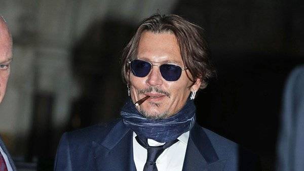 Johnny Depp kind, attentive and non-violent, says ex-partner Vanessa Paradis - www.breakingnews.ie
