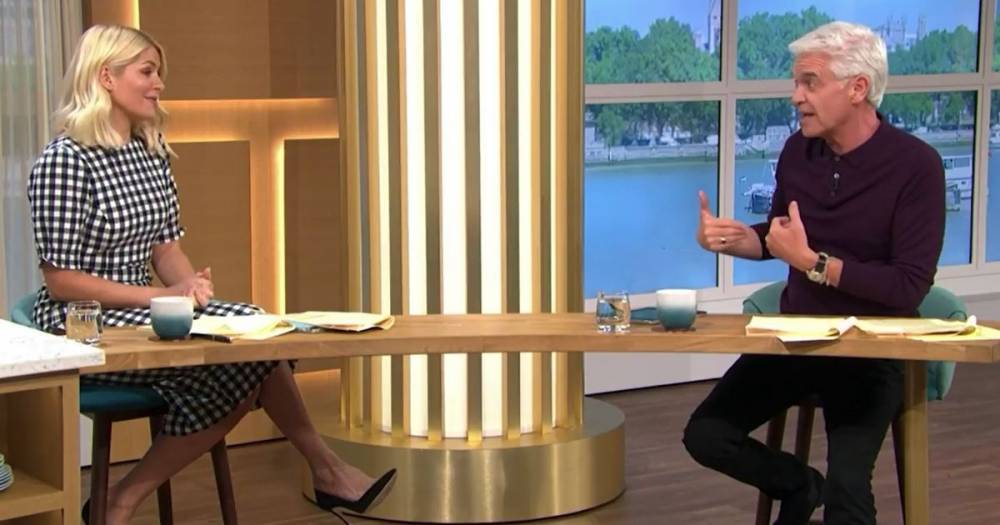 Holly Willoughby pokes fun at Phillip Schofield as he admits to wardrobe issues on This Morning - www.manchestereveningnews.co.uk
