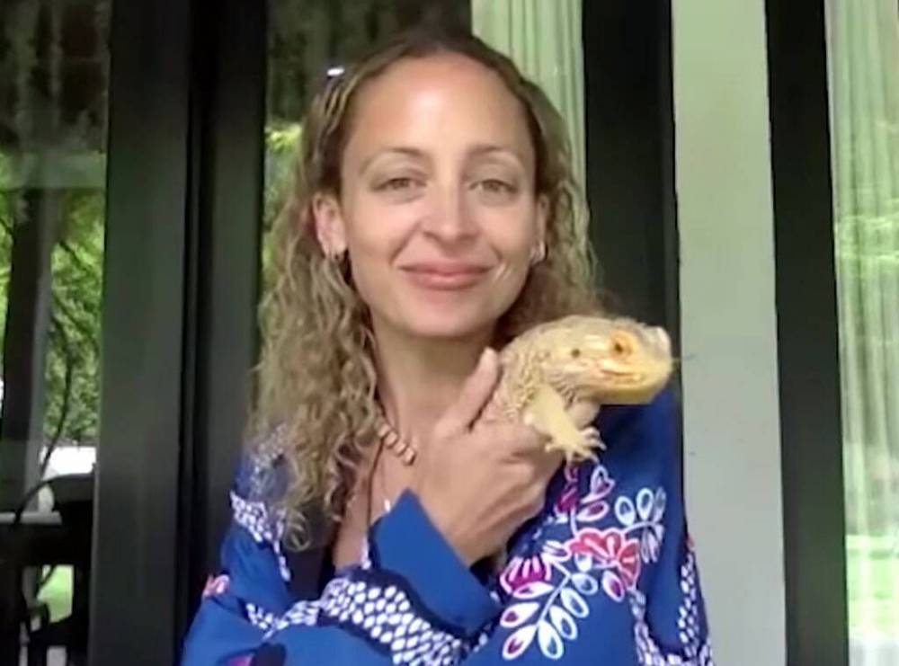 Nicole Richie Brings Out Bearded Dragon For Interview With Seth Meyers - etcanada.com