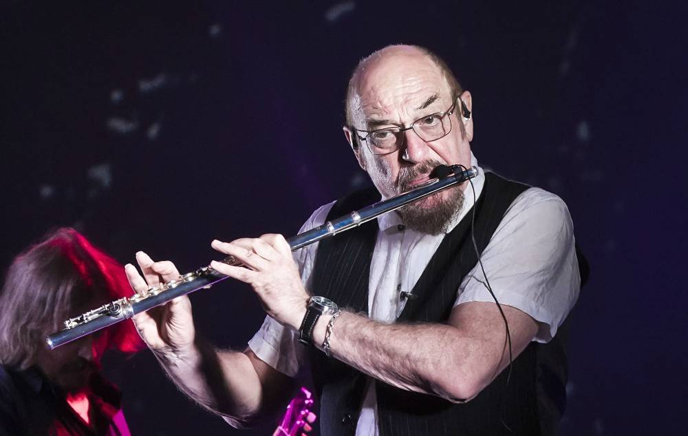 Jethro Tull’s Ian Anderson reveals he has “incurable lung disease” - www.nme.com - USA