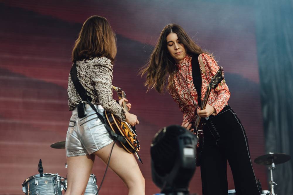 Haim to teach fans their most “iconic” dance routines via weekly Zoom classes - www.nme.com - Los Angeles