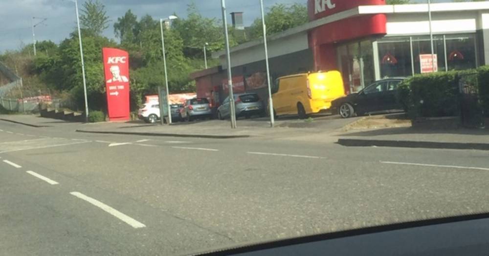 Chaos as drivers queue round the block for chicken fix as KFC reopens doors in Wishaw - www.dailyrecord.co.uk - Britain