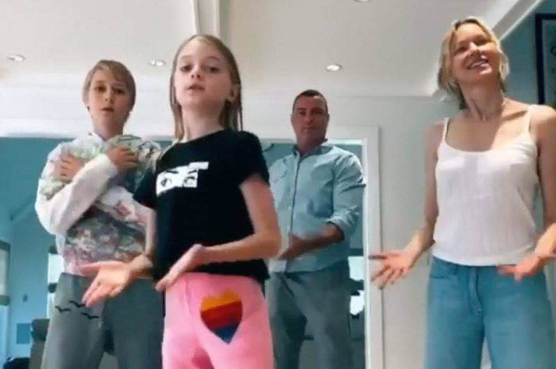 Naomi Watts And Liev Schreiber Quarantine Together With Kids, Launch A TikTok Family Dance - etcanada.com