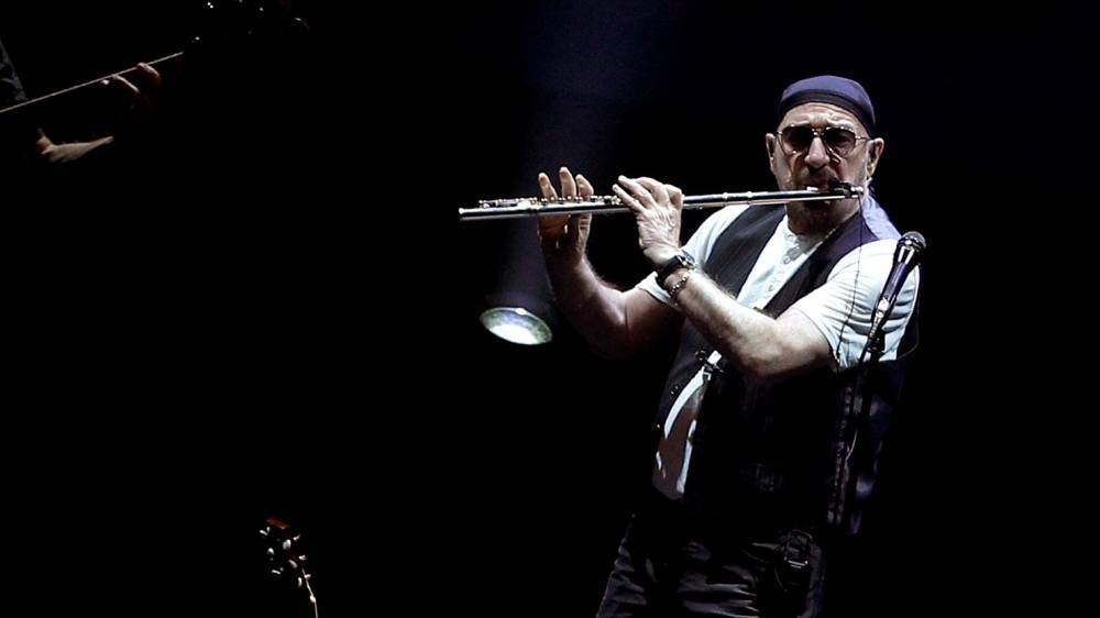 Ian Anderson, Jethro Tull Frontman, Reveals He Has ‘Incurable Lung Disease’ - variety.com