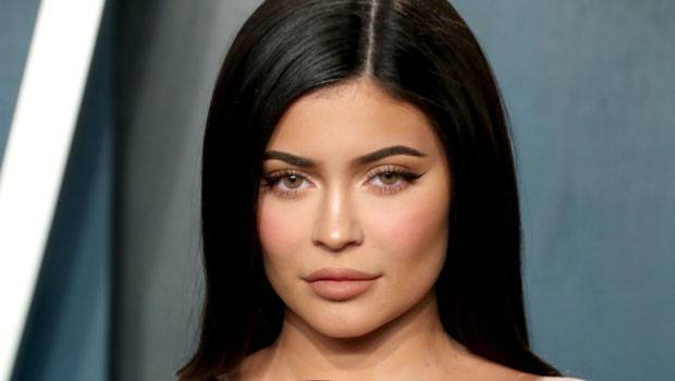 Kylie Jenner Shows Off Her Big Pouty Lips In Glamorous New Driver’s License Pic - hollywoodlife.com - county Harper