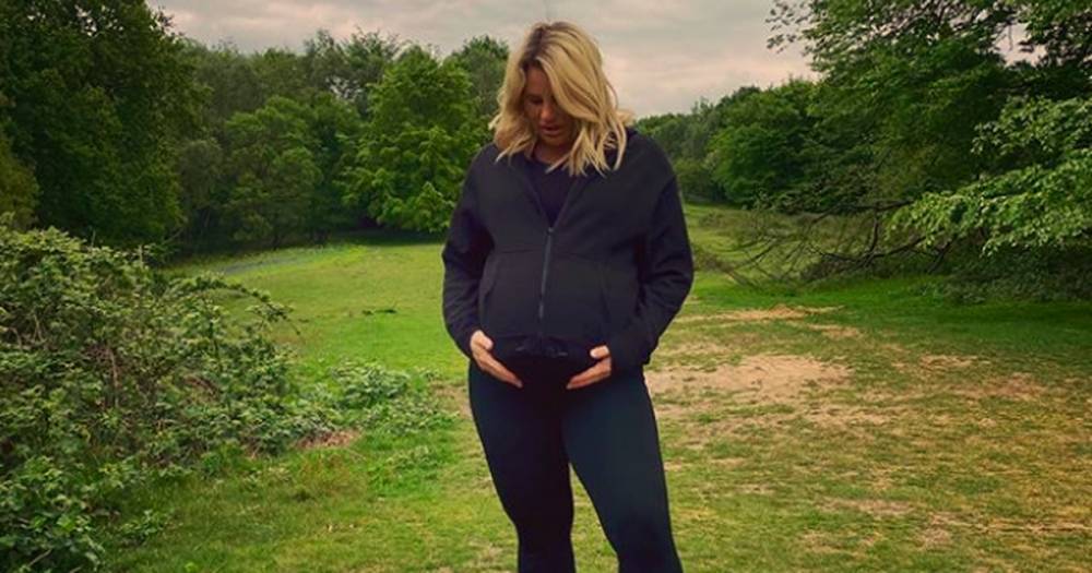 Danielle Armstrong tries to bring on labour as she feels like she’s ‘been pregnant forever’ - www.ok.co.uk
