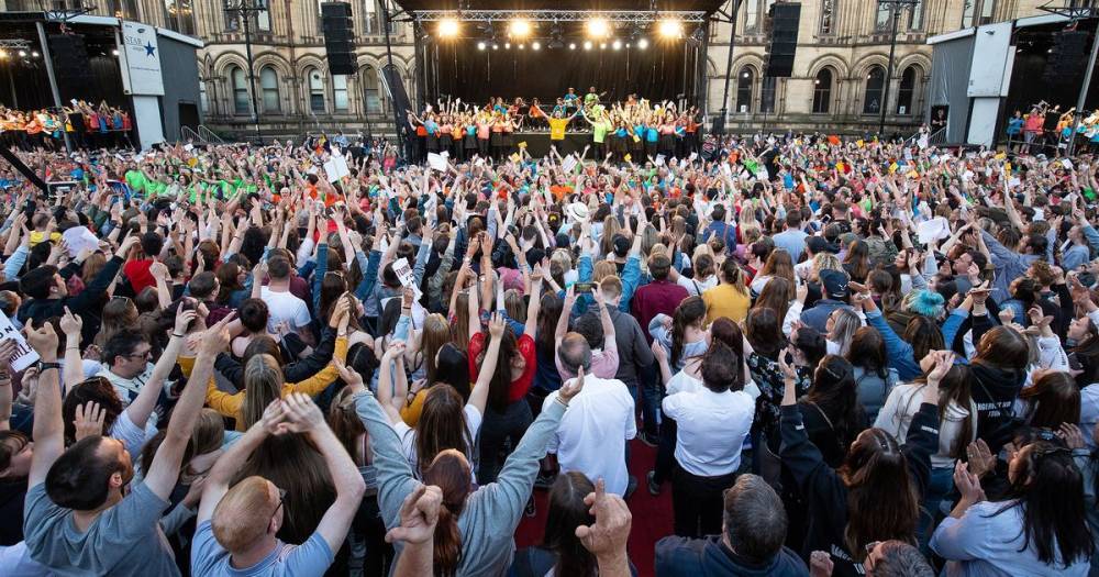 There's a mass doorstep sing-a-long happening - and the whole of Greater Manchester is invited - www.manchestereveningnews.co.uk - Manchester