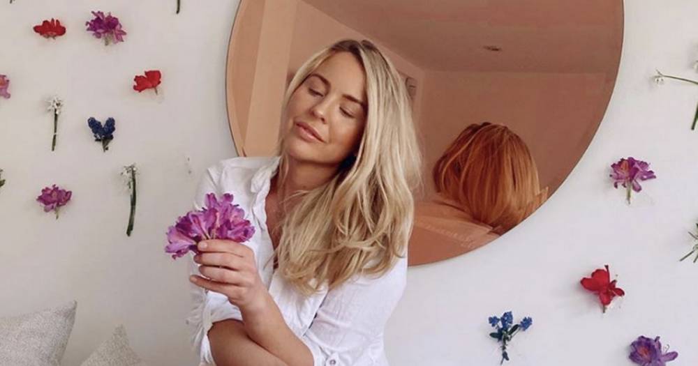 Lydia Bright reveals stunning fresh flower wall after painstakingly taping up individual blossoms - www.ok.co.uk