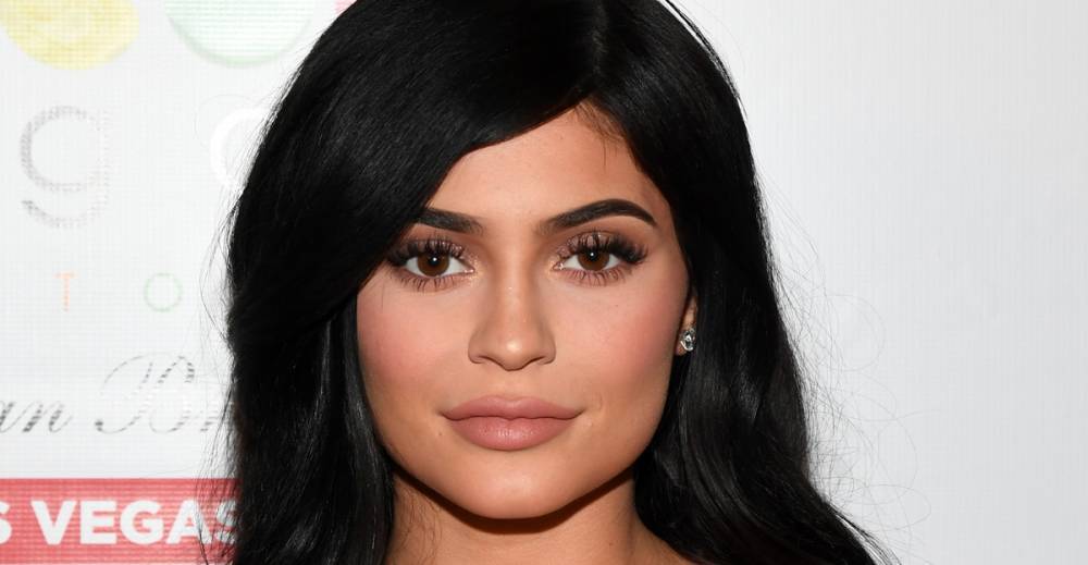 Kylie Jenner Shares Her License Photo & People Have Thoughts! - www.justjared.com