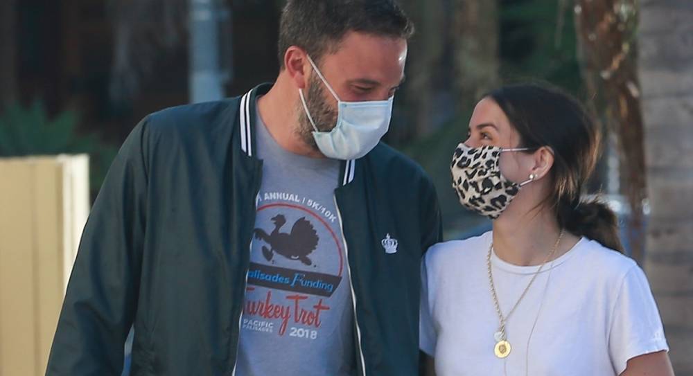 Ben Affleck & Ana de Armas Look So Happy Together in These New Photos! - www.justjared.com - city Venice