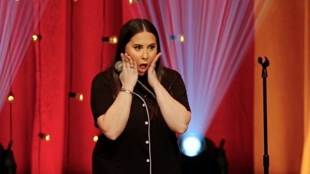'Girl With No Job' Instagram Star Claudia Oshry Releases Trailer for Her Debut Stand-Up Special - www.etonline.com