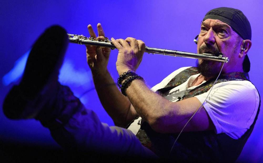 Jethro Tull Frontman Ian Anderson Reveals ‘Incurable Lung Disease’ Diagnosis - etcanada.com