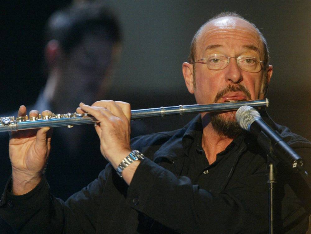 Jethro Tull's Ian Anderson reassures fans after revealing lung disease diagnosis - torontosun.com
