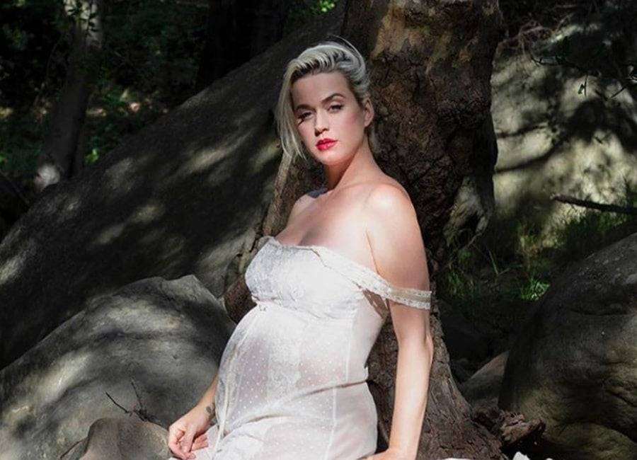 Nude Katy Perry proudly shows off baby bump in new music video - evoke.ie