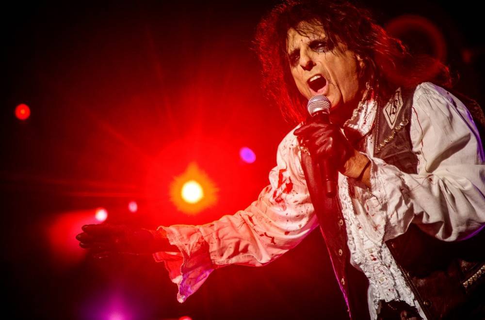 Alice Cooper Rallies Fans In Lockdown With ‘Don’t Give Up’: Watch - www.billboard.com