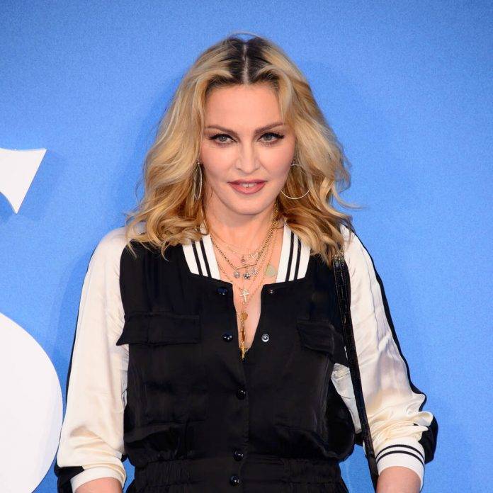 Madonna shows off busted knee X-ray as stem cell treatment begins - www.peoplemagazine.co.za