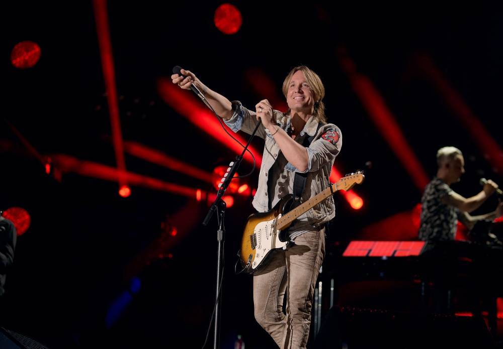 Keith Urban Plays Unannounced Drive-In Show For Healthcare Workers - etcanada.com - Nashville - Tennessee