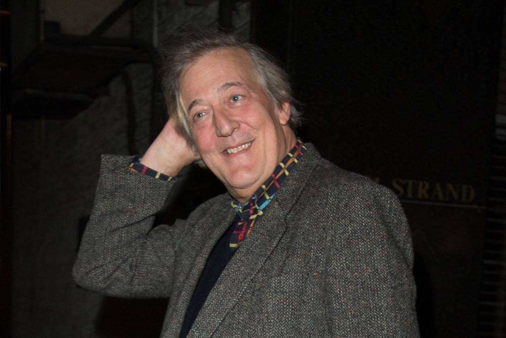 Stephen Fry adds his name to list of Harry Potter readers for J.K. Rowling livestream - www.hollywood.com