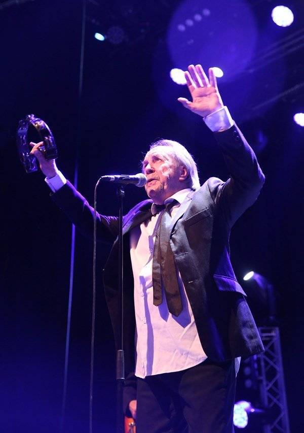 Pretty Things frontman Phil May dies aged 75 after hip surgery complications - www.breakingnews.ie - Britain