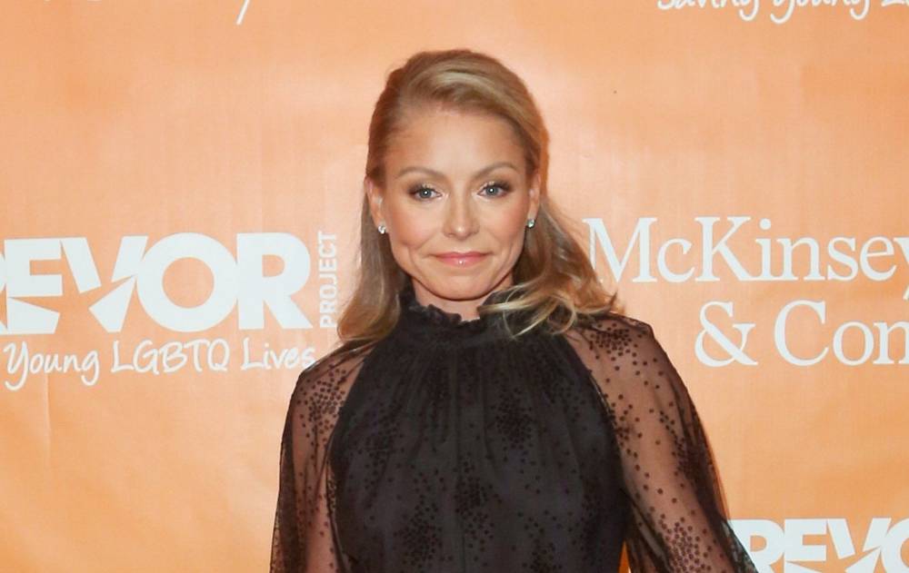 Kelly Ripa Reacts After Finding Out Viewers Are Criticizing Her And Ryan Seacrest’s Appearance While Filming At Home - etcanada.com
