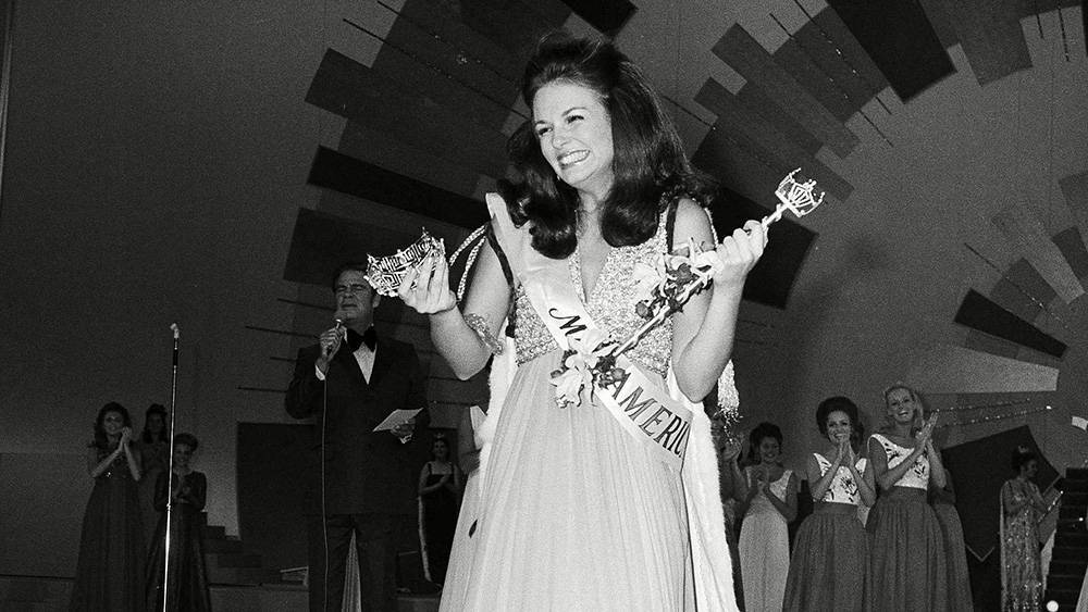 Phyllis George Dies: Miss America, Pioneering NFL Sportscaster, TV Host, Entrepreneur And First Lady Of Kentucky Was 70 - deadline.com - Texas - Kentucky - county Denton