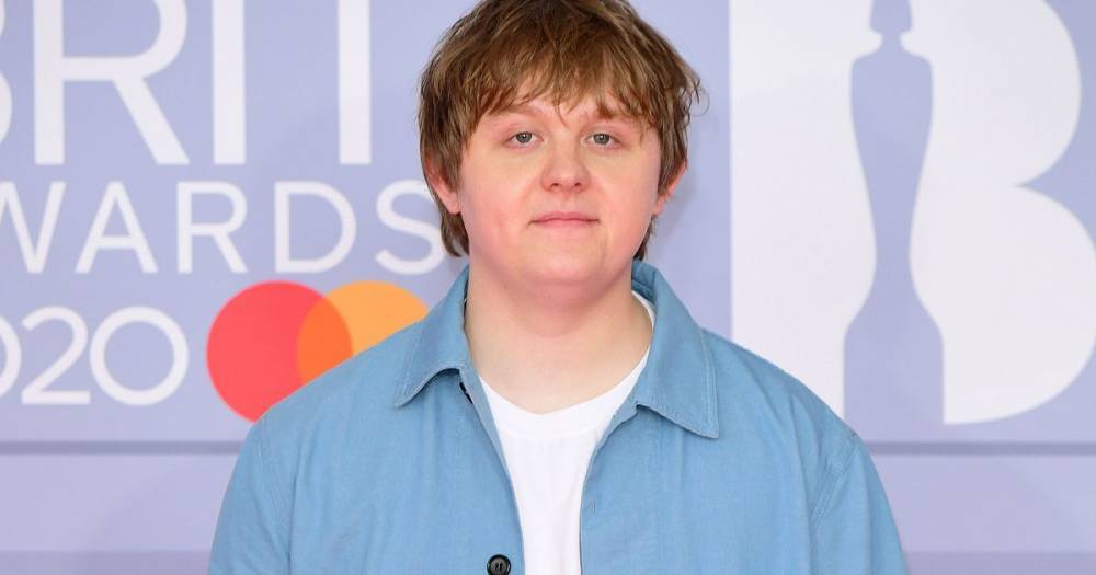 Lewis Capaldi vows to get 'washboard abs' during lockdown so he can walk around 'drenched in baby oil' - www.dailyrecord.co.uk