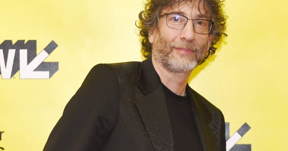 Writer Neil Gaiman blasted for taking 11,000 mile trip to his home in Scotland - www.dailyrecord.co.uk - Scotland - New Zealand - Los Angeles - USA
