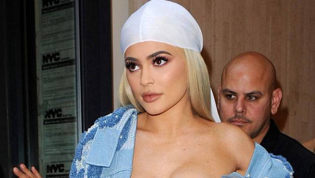 Kylie Jenner Is A ’90s Babe In White Crop Top Nike Air Jordans — Pics - hollywoodlife.com - Jordan