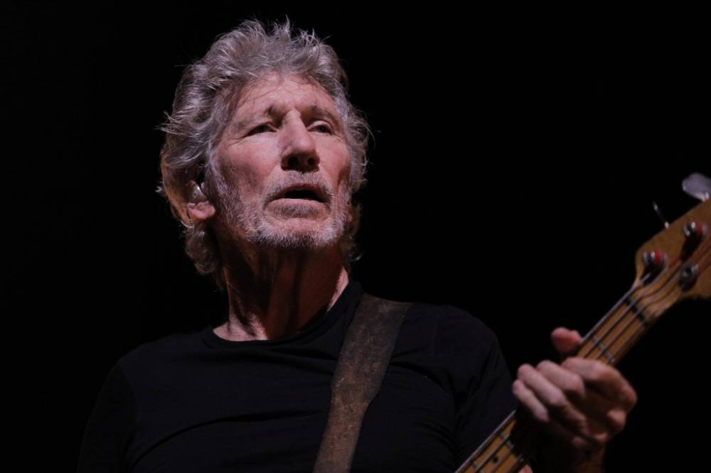 Roger Waters Performs Pink Floyd's 'Mother' While Socially Distanced From Band - www.billboard.com