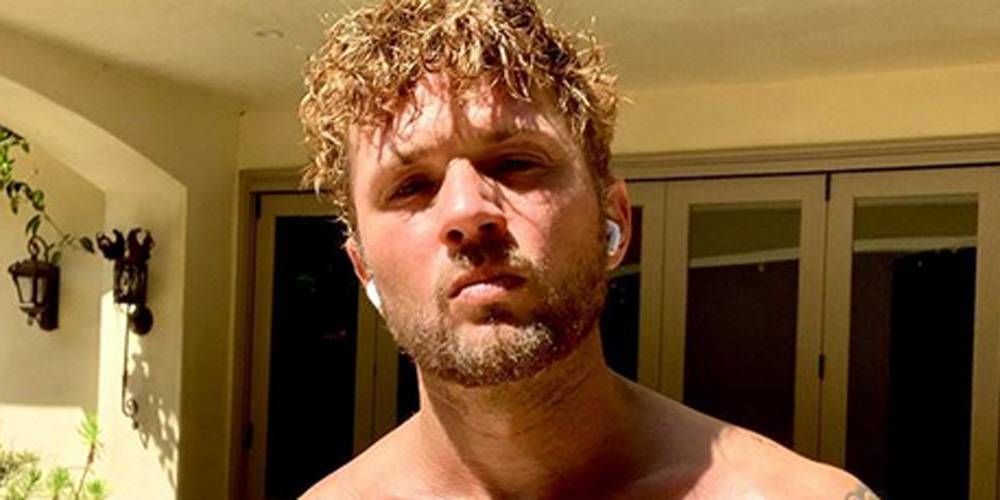 Ryan Phillippe Shares a Hot Shirtless Selfie Amid Quarantine: 'Over It' - www.justjared.com - Los Angeles