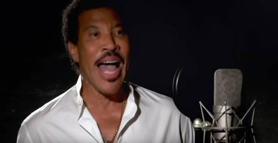 Lionel Richie Performs 'We Are the World' During 'American Idol' Finale with Past Contestants - Watch! - www.justjared.com - USA