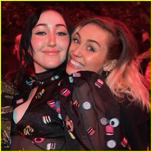 Noah Cyrus Admits It Was 'Unbearable' Growing Up in Sister Miley's Shadow - www.justjared.com