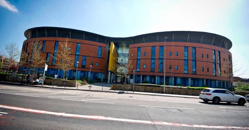 Salford Royal Hospital reports no new Covid-19 deaths for the fifth time in the last week - www.manchestereveningnews.co.uk