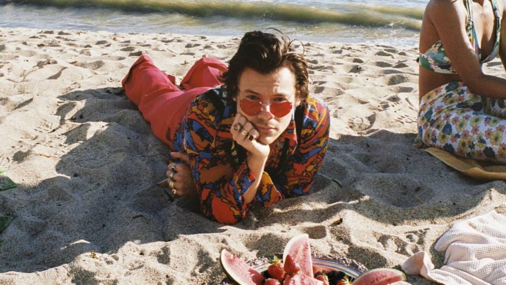 Harry Styles Debuts 'Watermelon Sugar' Music Video 'Dedicated to Touching' - www.etonline.com - California - Malibu - Indiana