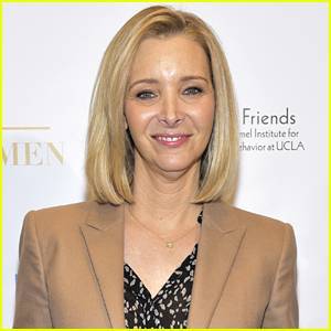 Lisa Kudrow Had To Instruct Family To Not Hug Each Other at Her Mother's Funeral - www.justjared.com