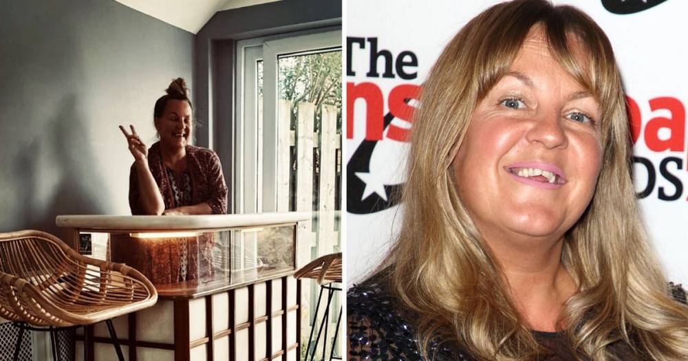 EastEnders star Lorraine Stanley brings the Queen Vic home as she treats herself to her very own bar - www.ok.co.uk