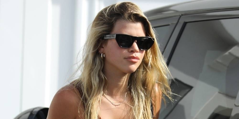 Sofia Richie Meets Up With Friends Over The Weekend For a Beach Day - www.justjared.com - Los Angeles