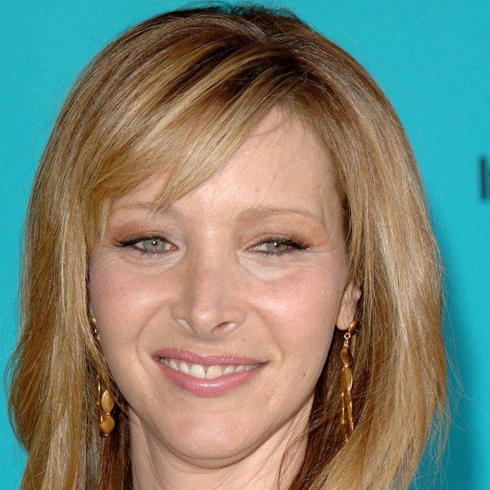 Lisa Kudrow experienced social distancing early at mother’s funeral - www.peoplemagazine.co.za