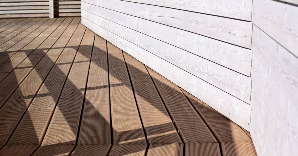 Woman shares brilliant hack for painting decking in record time - www.manchestereveningnews.co.uk
