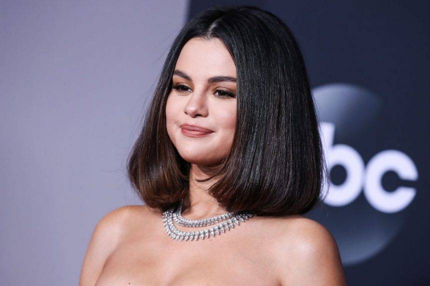 Selena Gomez Says ‘Yes’ To New Music & Gives An Update On Her Makeup Line - perezhilton.com