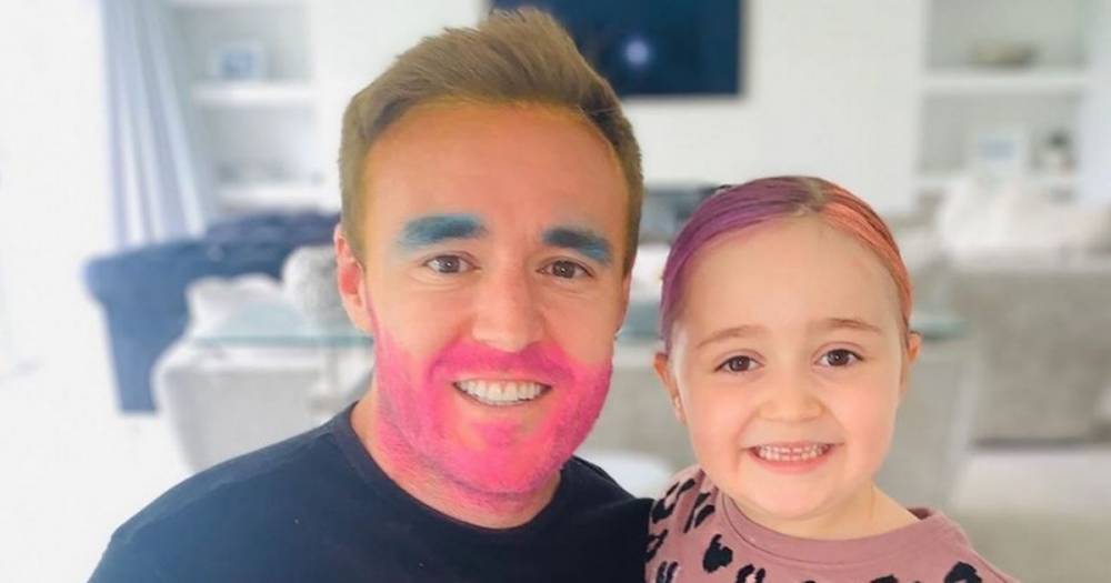 Alan Halsall makes fans laugh with a radical lockdown makeover from his daughter - www.manchestereveningnews.co.uk
