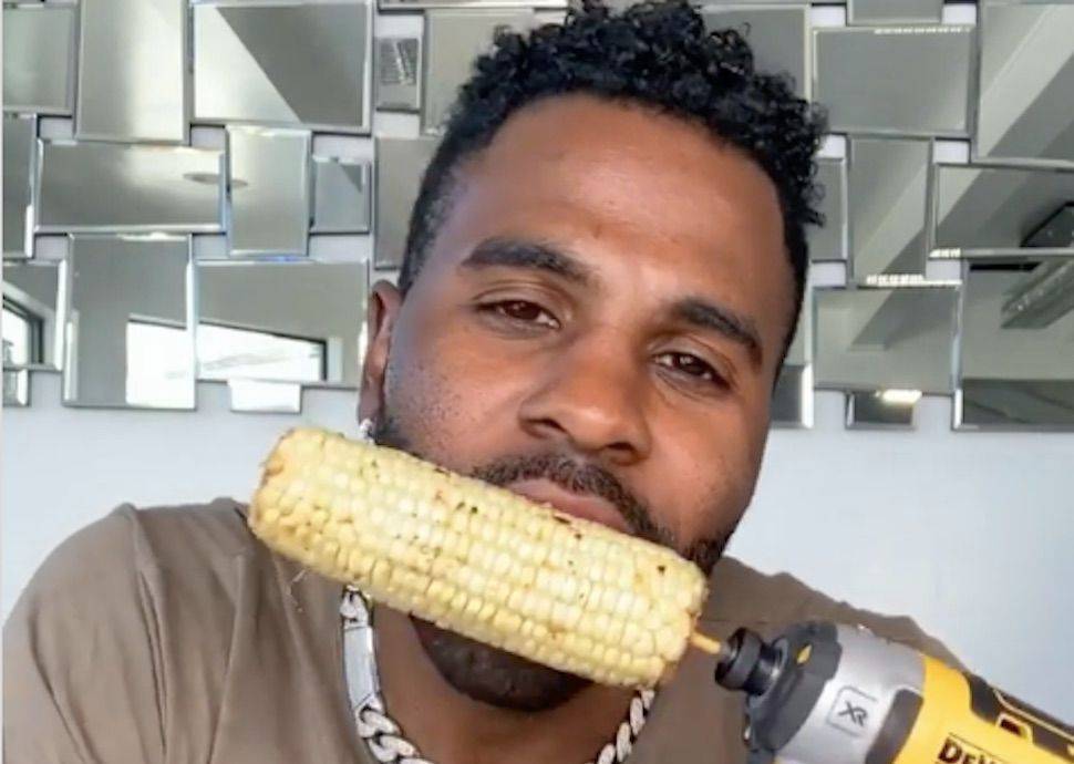 Jason Derulo Pretends To Chip His Teeth While Eating Corn On The Cob With A Power Drill - etcanada.com