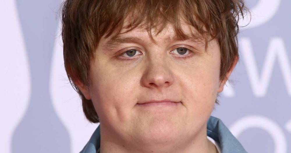 Lewis Capaldi confirms he has a new girlfriend, and apparently she's "posh" - www.msn.com