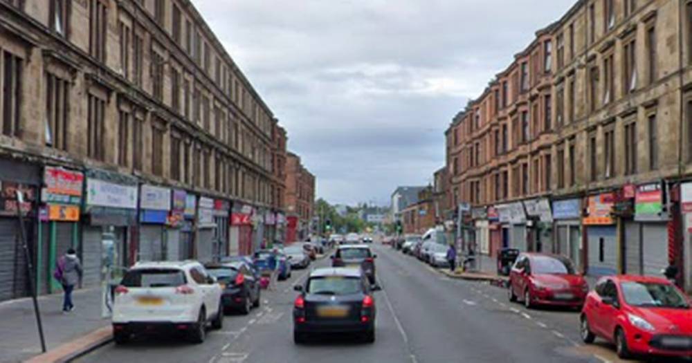 Woman seriously injured in hospital after falling from flat in Glasgow - www.dailyrecord.co.uk - Scotland