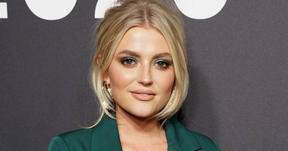 Lucy Fallon sells clothes online as she struggles to find work after quitting Coronation Street - www.ok.co.uk