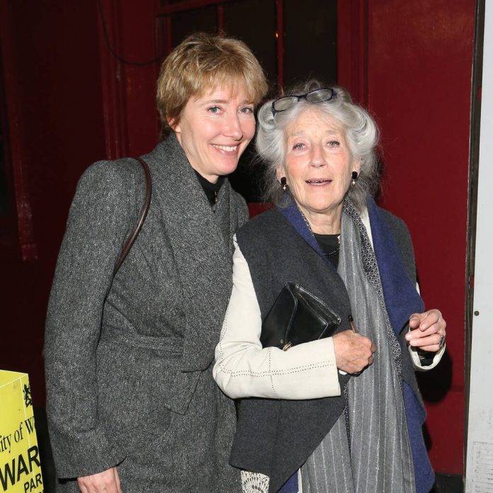 Emma Thompson and daughter caring for her elderly mother during lockdown - www.peoplemagazine.co.za - Scotland