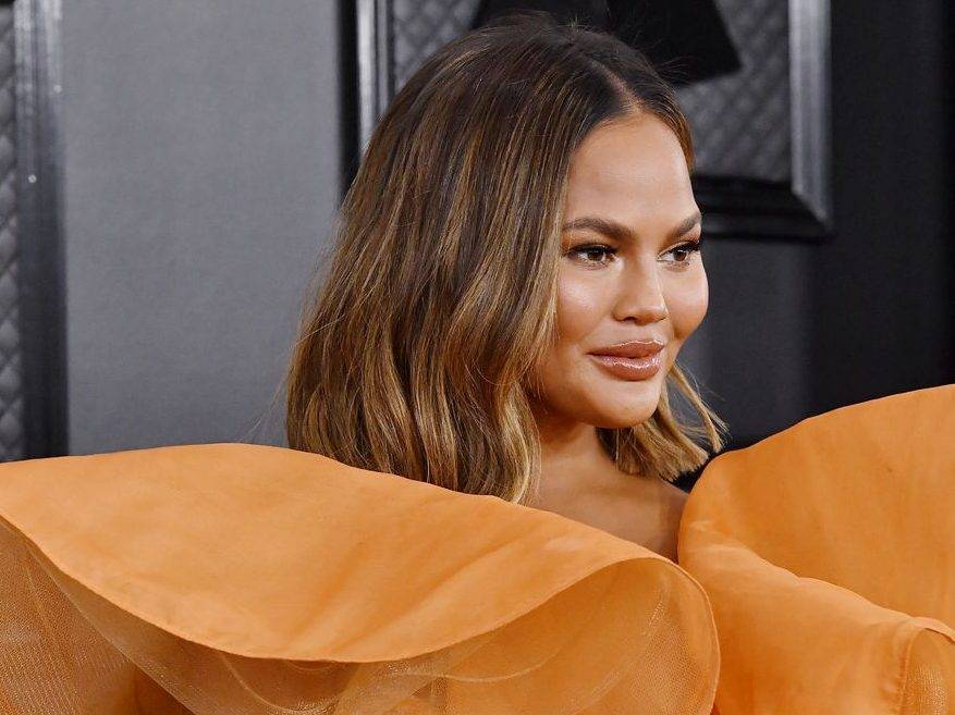'YOU'RE LITERALLY RICH': Chrissy Teigen calls out wealthy pals who asked for freebies - torontosun.com