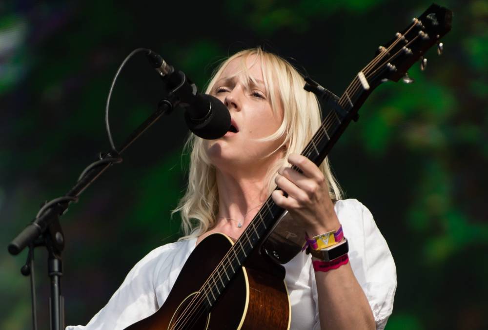 Laura Marling Sells Out Groundbreaking Geo-Blocked Remote Concert, Adds Second Show - variety.com - Britain